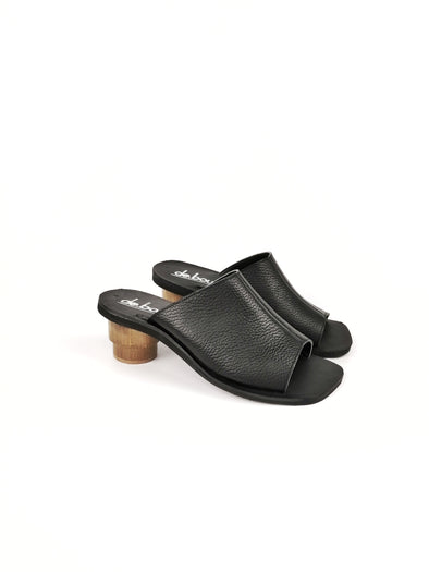 ELEONOR BLACK SHORT HEEL MULES