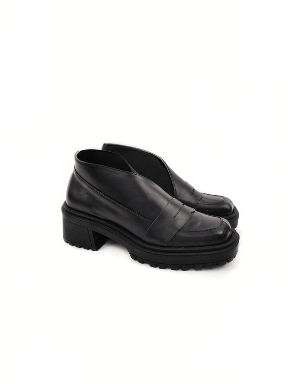 BETHANY BLACK MOCCASINS